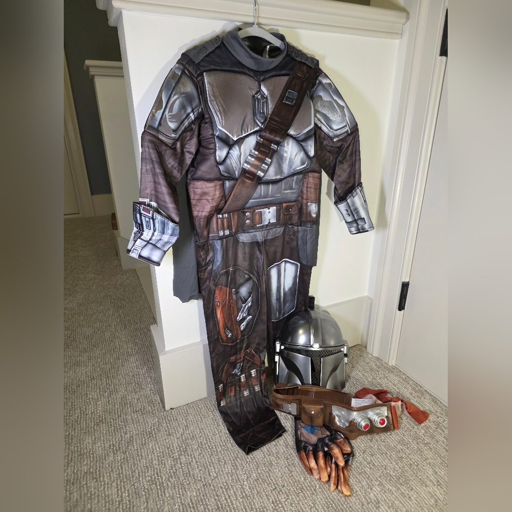 Rubies Star Wars The Mandalorian deluxe kids costume w/ cape, belt, mask, gloves